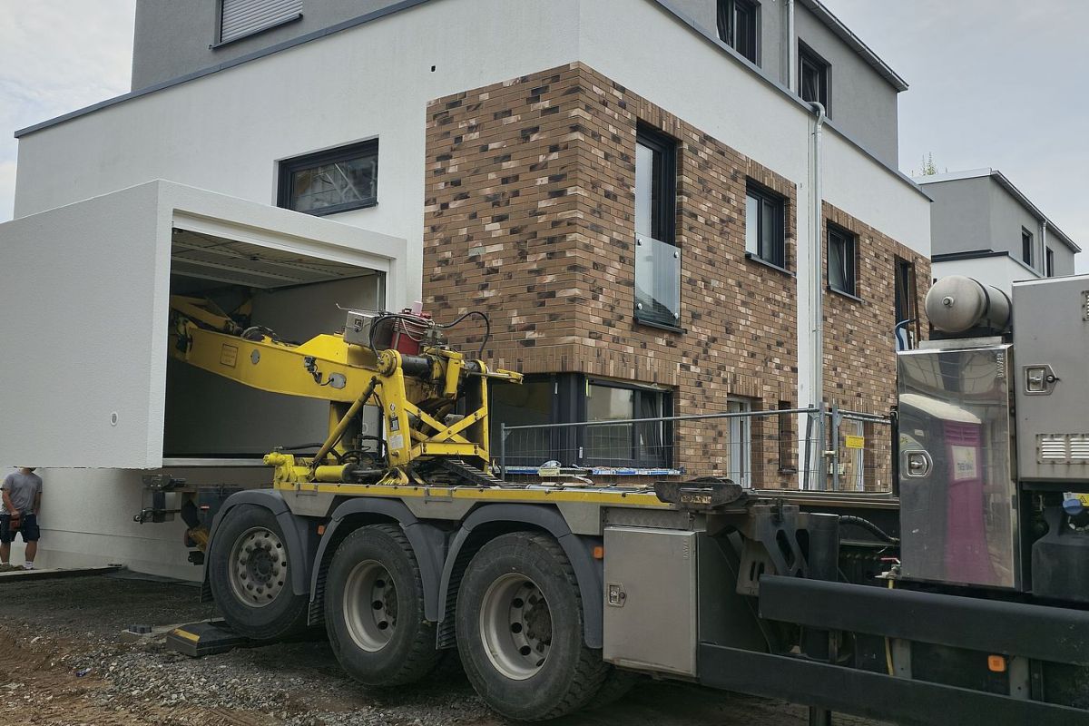 Lieferung der Garagen im 13. Bauabschnitt