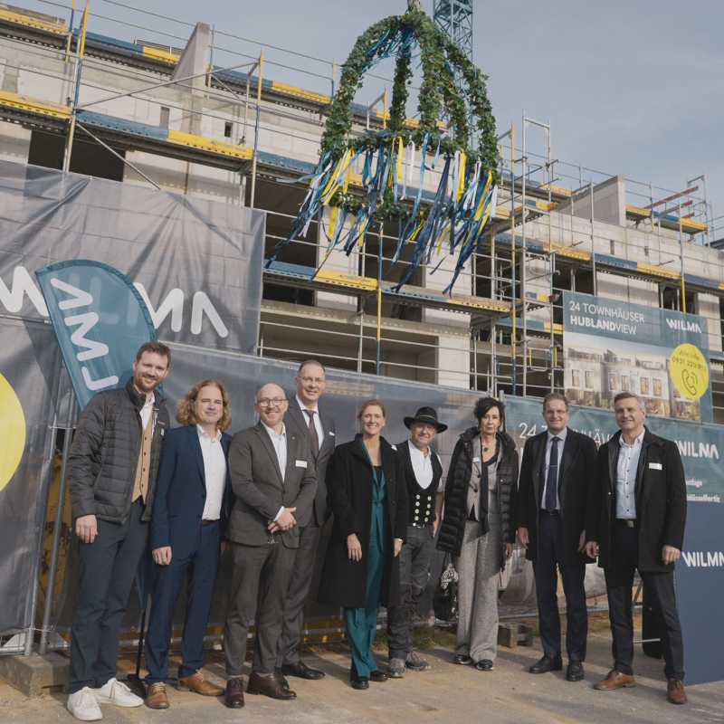 Pressebild - Richtfest für erstes WILMA-Projekt in Würzburg:  „HublandView – Townhäuser mit besten Aussichten“