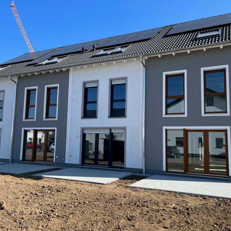 Pressebild - Baubeginn für weitere Reihenhäuser mit nachhaltig-grünem Energiekonzept in den Gernsheimer „Schöffergärten“.